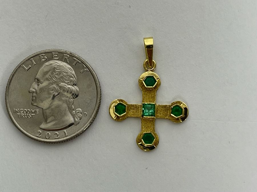18K Gold Emerald Cross Pendant 1.8g Retails $260-$390 [Photo 6]