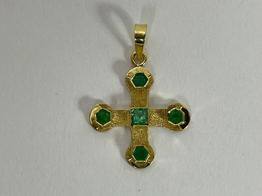 18K Gold Emerald Cross Pendant 1.8g Retails $260-$390 [Photo 5]