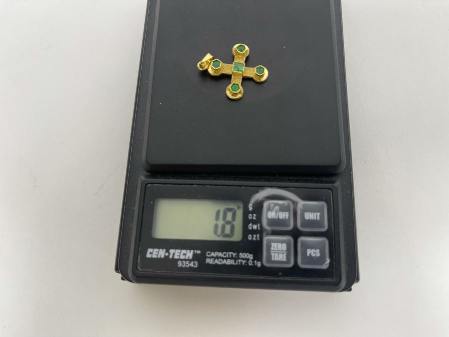 18K Gold Emerald Cross Pendant 1.8g Retails $260-$390 [Photo 10]