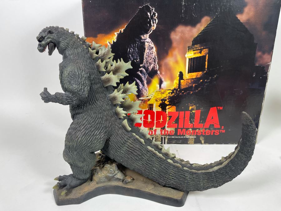 Limited Edition Godzilla Classic Series 12' Tall Painted Polyester Resin Statue With Deluxe Base Sculpted By Hideki Motoki XPlus With Original Box [Photo 7]