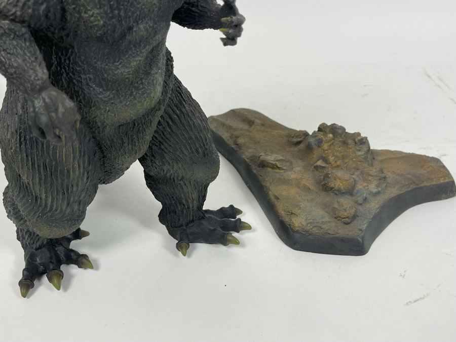 Limited Edition Godzilla Classic Series 12' Tall Painted Polyester Resin Statue With Deluxe Base Sculpted By Hideki Motoki XPlus With Original Box [Photo 14]