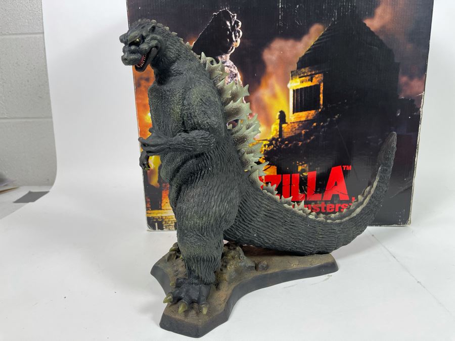 Limited Edition Godzilla Classic Series 12' Tall Painted Polyester Resin Statue With Deluxe Base Sculpted By Hideki Motoki XPlus With Original Box [Photo 2]