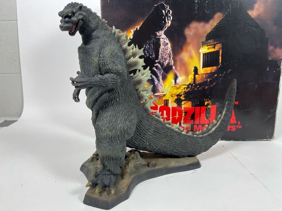 Limited Edition Godzilla Classic Series 12' Tall Painted Polyester Resin Statue With Deluxe Base Sculpted By Hideki Motoki XPlus With Original Box [Photo 5]