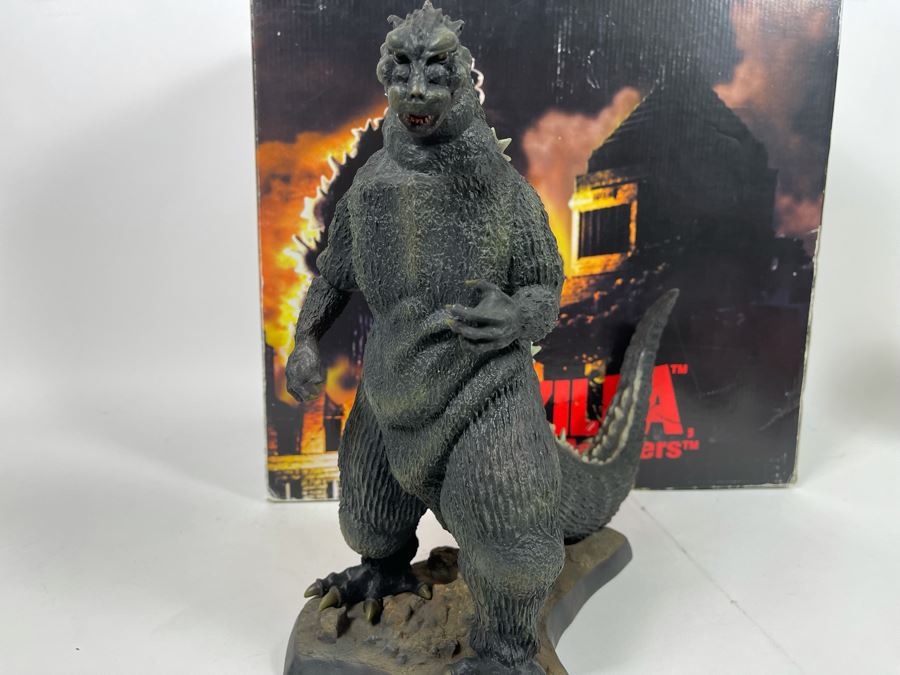 Limited Edition Godzilla Classic Series 12' Tall Painted Polyester Resin Statue With Deluxe Base Sculpted By Hideki Motoki XPlus With Original Box [Photo 6]