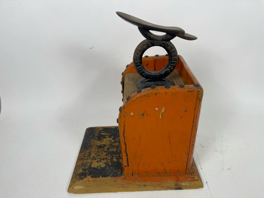 Vintage Wooden And Metal Shoe Shine Box 13W X 9.5D X 15H [Photo 11]