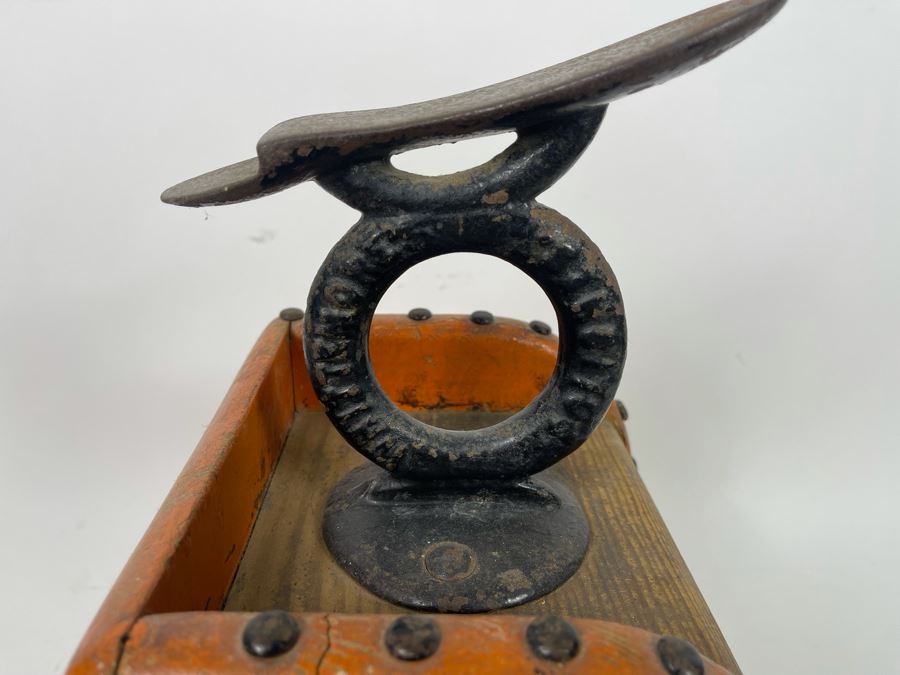 Vintage Wooden And Metal Shoe Shine Box 13W X 9.5D X 15H [Photo 8]