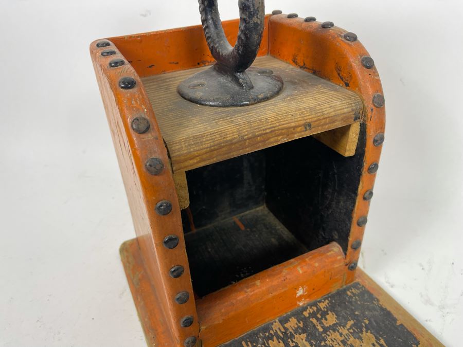 Vintage Wooden And Metal Shoe Shine Box 13W X 9.5D X 15H [Photo 5]