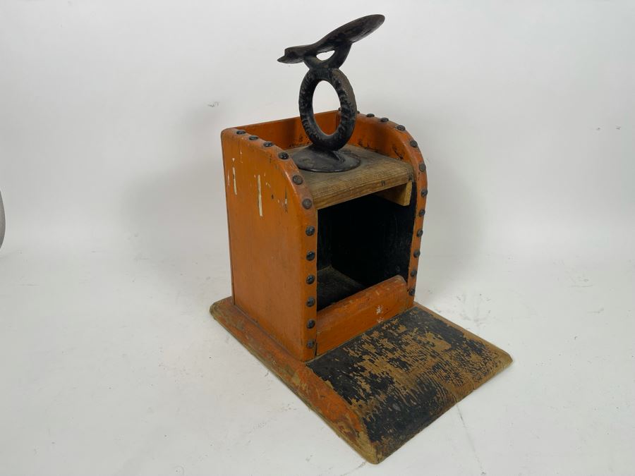 Vintage Wooden And Metal Shoe Shine Box 13W X 9.5D X 15H [Photo 4]