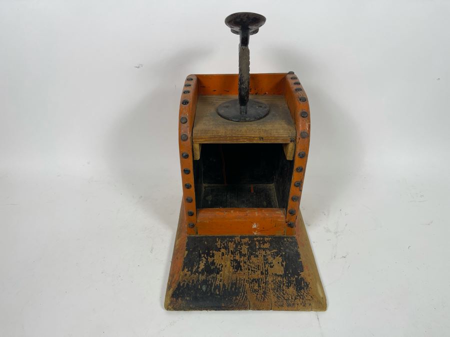Vintage Wooden And Metal Shoe Shine Box 13W X 9.5D X 15H [Photo 3]
