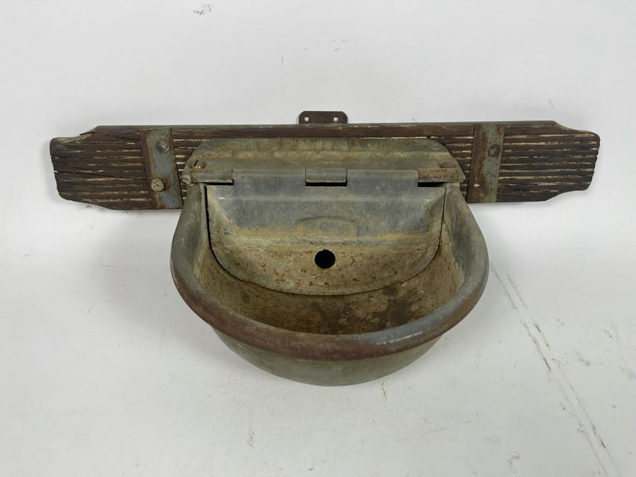 Vintage Metal Wall Mount Wash Basin 22.5W X 6.5H [Photo 2]