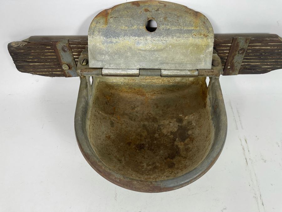 Vintage Metal Wall Mount Wash Basin 22.5W X 6.5H [Photo 5]