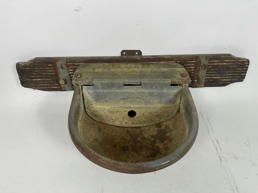 Vintage Metal Wall Mount Wash Basin 22.5W X 6.5H [Photo 3]