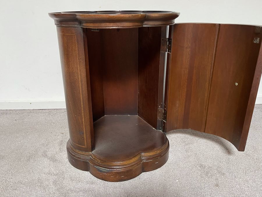 Henredon Fine Furniture Cabinet Side Table 18W X 22H [Photo 5]