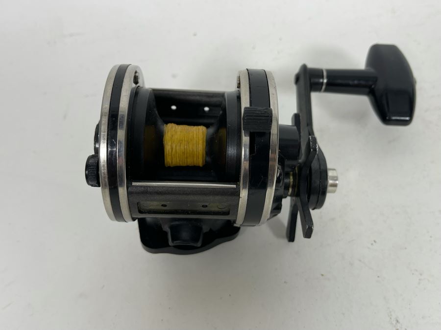 Newell Fishing Reel G220-F [Photo 6]