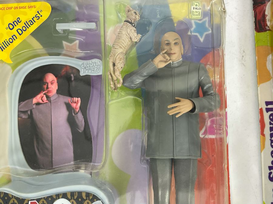 Set Of Two Austin Powers Action Figures