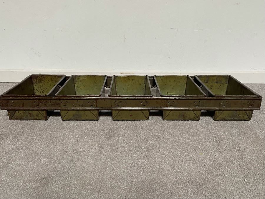 Painted 5-Loaf Bread Baking Pans Industrial Wall Decor 29.5W X 9D X 3H [Photo 3]