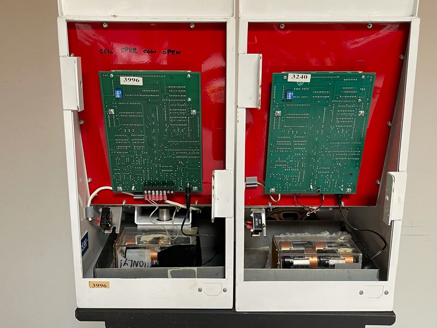 Coin-Operated Love Meter And True Grip Challenge Machines With Metal Stand Working Battery Operated [Photo 20]
