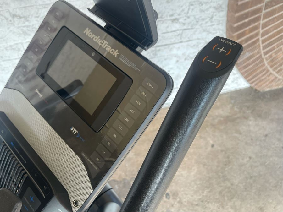 NordicTrack Spacesaver SE9i Elliptical Commercial Grade Stair Stepper Like New Retails $1,299 [Photo 7]