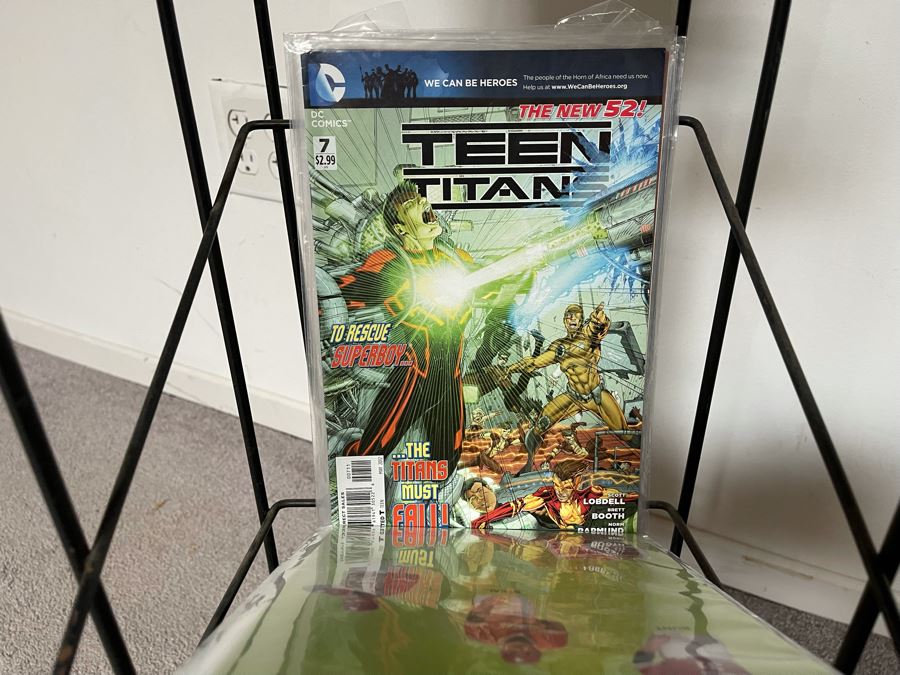 Metal Farrago Comics Store Rack Stand With Collection Of Vintage Comic Books - See Photos 9.5W X 36H [Photo 16]