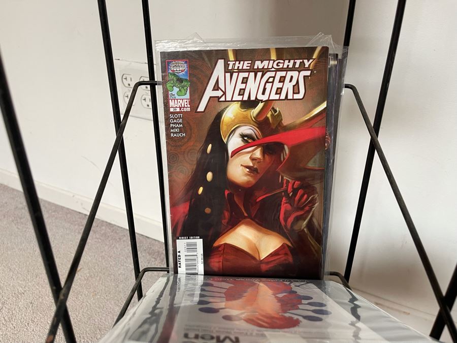 Metal Farrago Comics Store Rack Stand With Collection Of Vintage Comic Books - See Photos 9.5W X 36H [Photo 17]