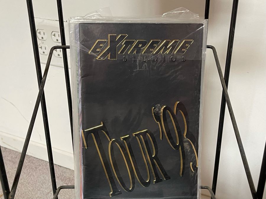 Metal Farrago Comics Store Rack Stand With Collection Of Vintage Comic Books - See Photos 9.5W X 36H [Photo 15]