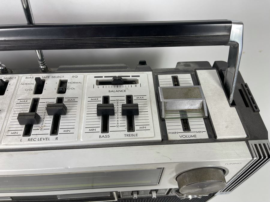 JVC Stereo Radio Cassette Recorder Portable Boombox (Works Part Of The Time - May Need Servicing) 19.5W X 5.5D X 12.5H [Photo 5]