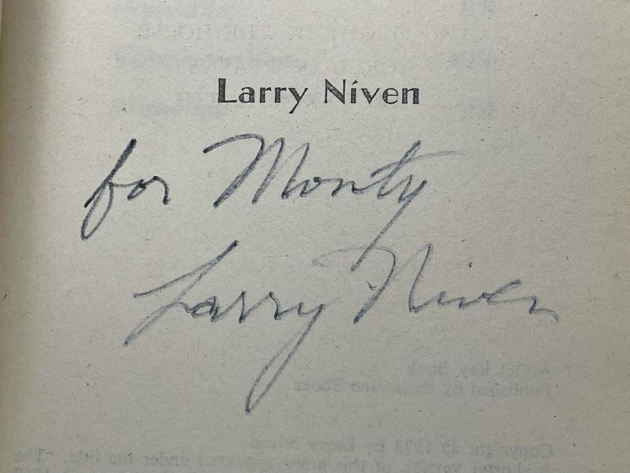 (4) Signed Larry Niven Science Fiction Paperback Books [Photo 4]