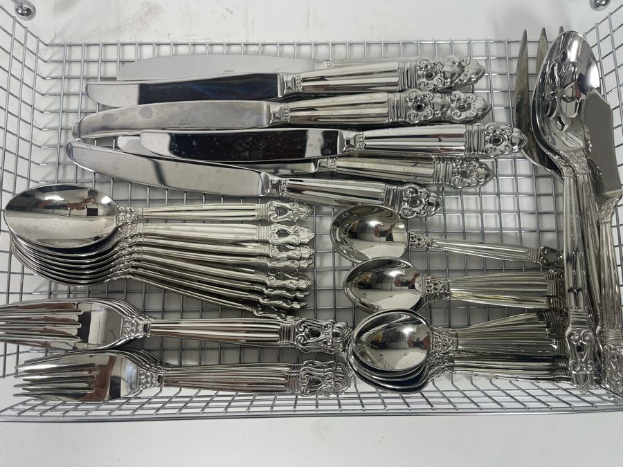 Towle Stainless Steel Flatware Set [Photo 1]