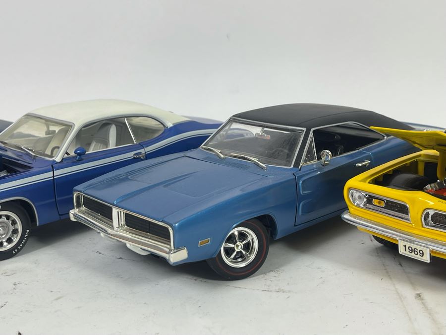 Five Diecast Cars: ERTL, Mattel Hot Wheels [Photo 6]