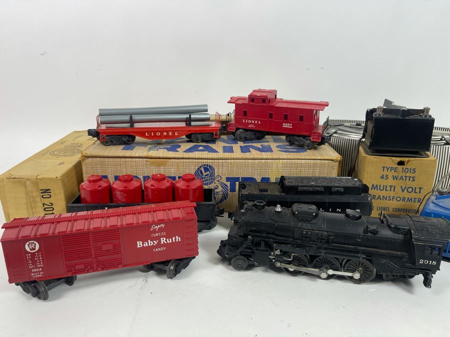Vintage Lionel Train Set With Original Box [Photo 4]