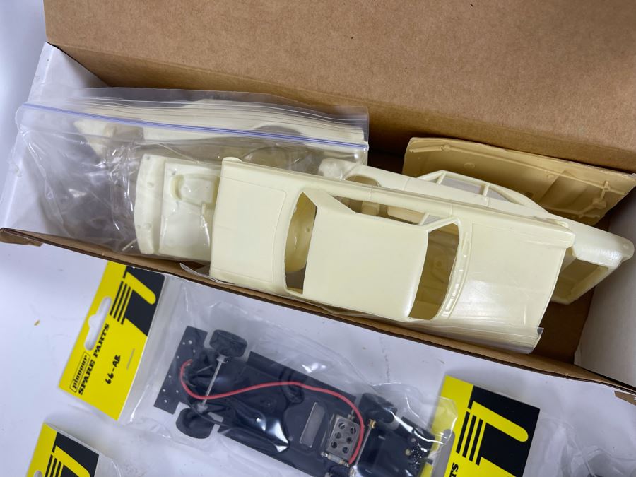 Various Slot Car Parts [Photo 15]