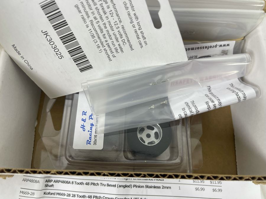 Various Slot Car Parts [Photo 7]