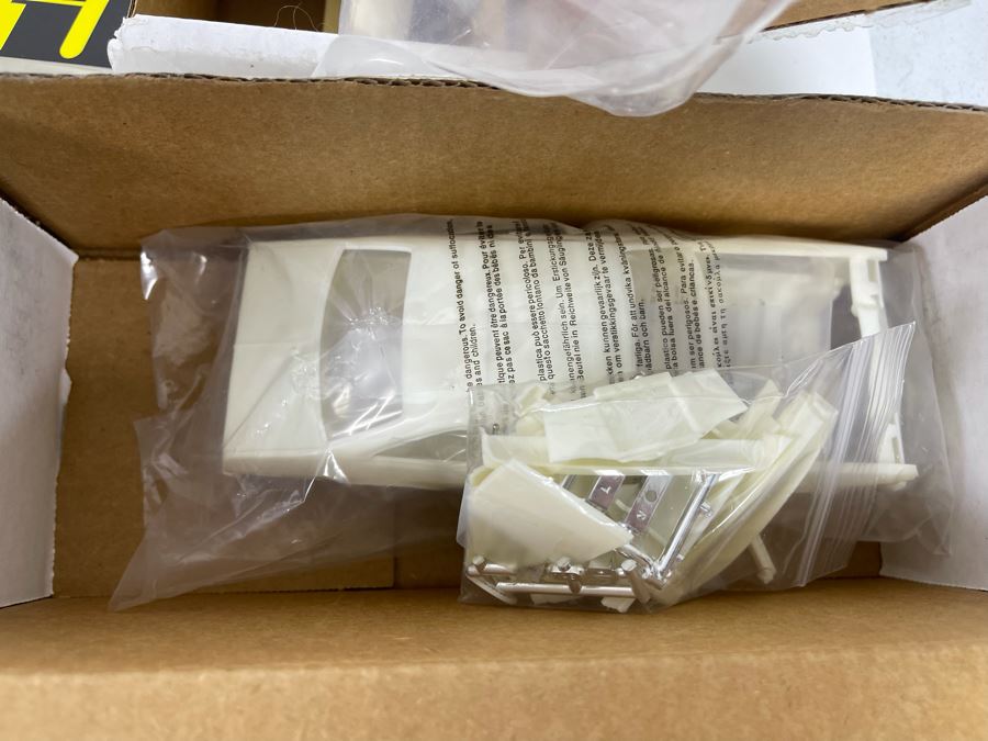 Various Slot Car Parts [Photo 12]