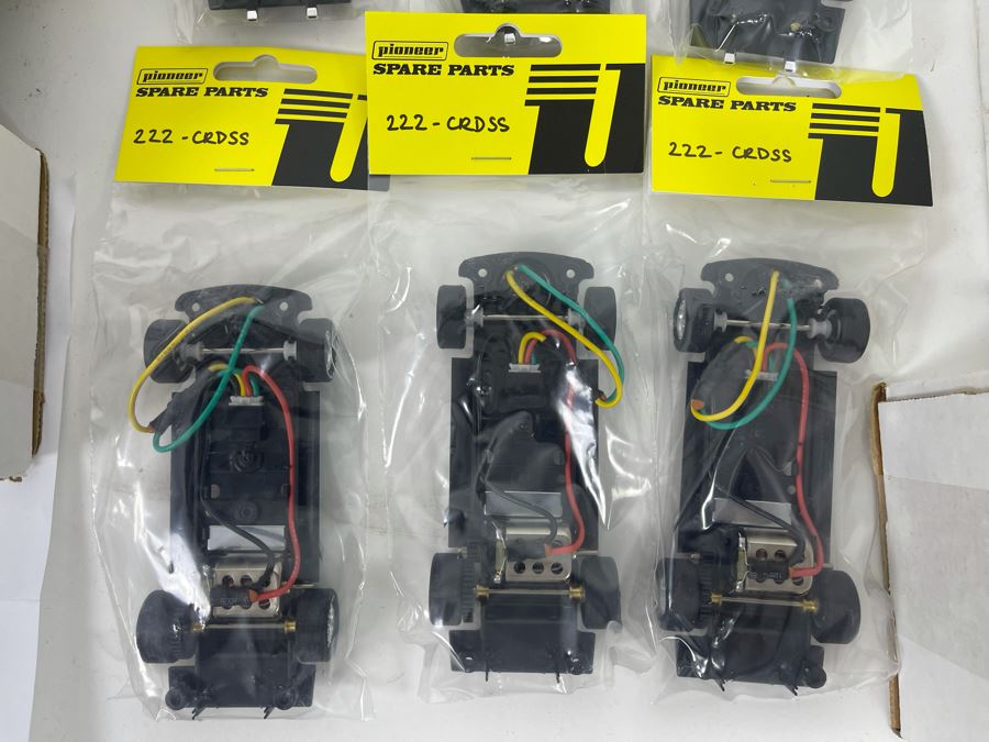 Various Slot Car Parts [Photo 4]