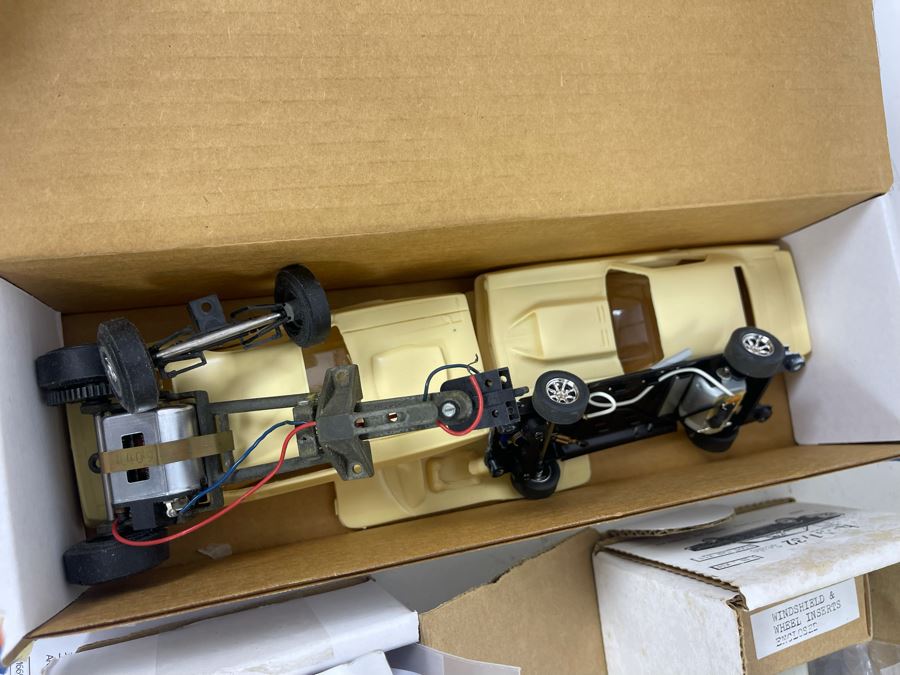 Various Slot Car Parts [Photo 11]