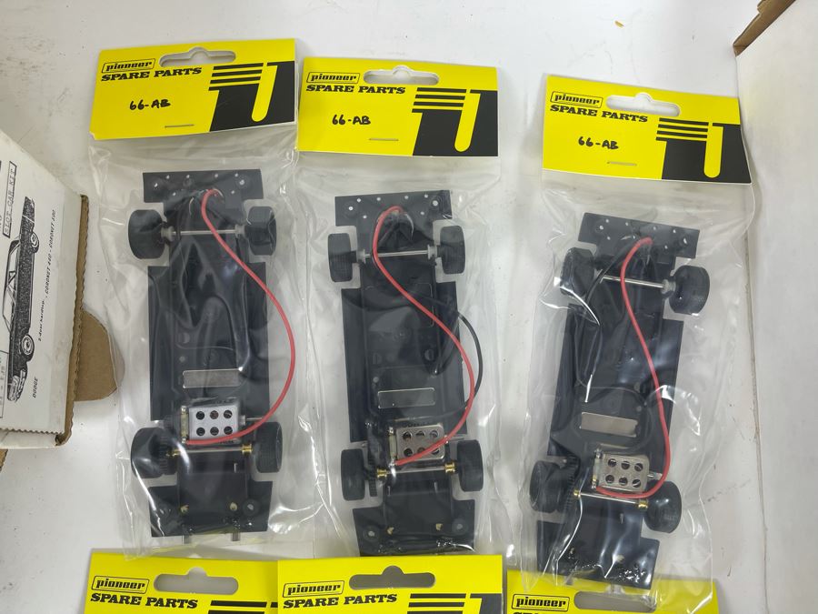 Various Slot Car Parts [Photo 3]