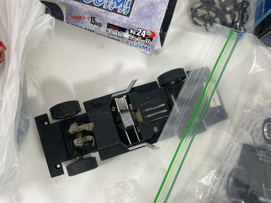 Various Slot Car Parts [Photo 11]