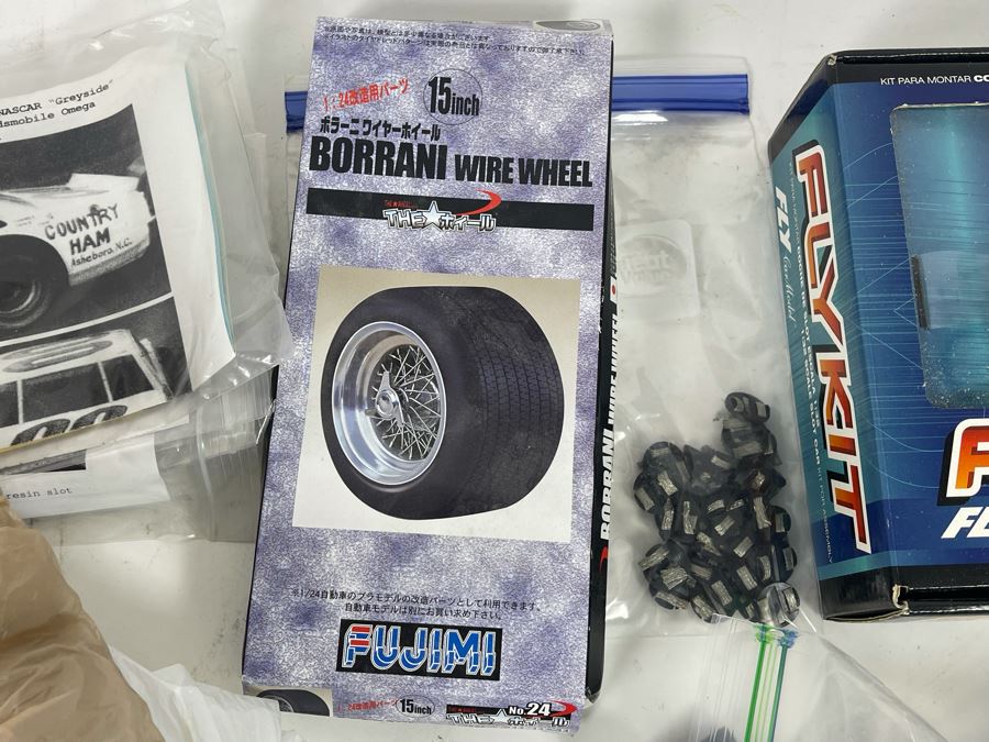 Various Slot Car Parts [Photo 9]