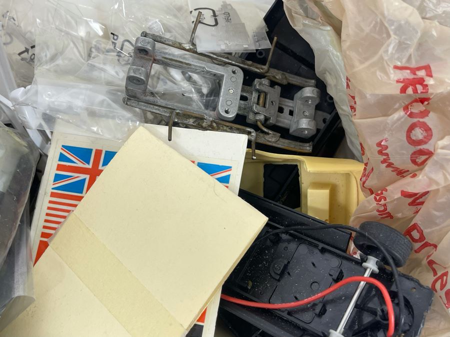 Various Slot Car Parts [Photo 8]