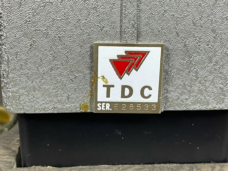 Vintage Streamliner 500 Slide Projector By Three Dimension Co TDC 15W X 12.5D X 11.5H [Photo 9]