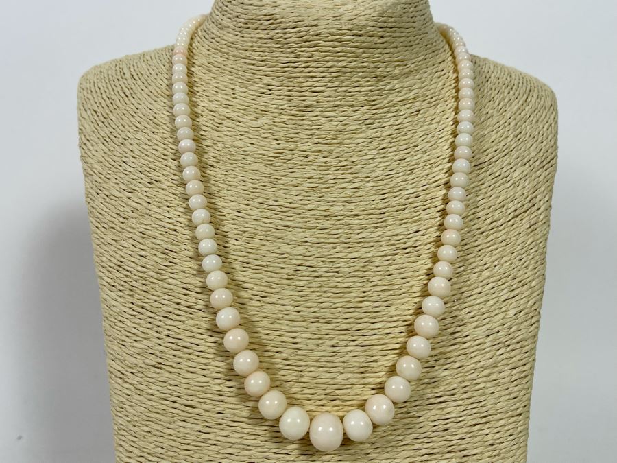 18K Gold Clasp Graduated Angel Skin Coral 21' Necklace [Photo 3]