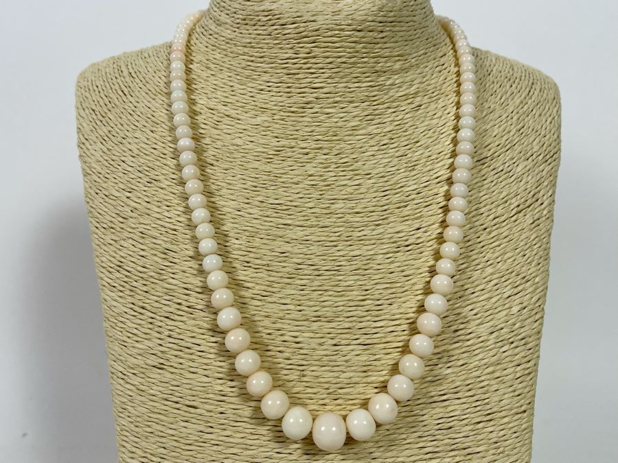 18K Gold Clasp Graduated Angel Skin Coral 21' Necklace [Photo 2]