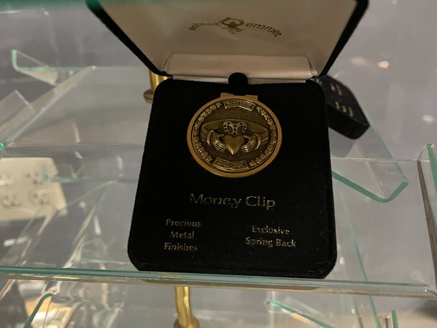 Solvar Jewelry Rotating Display Case With Pair Of Money Clips 16.5W X 31.5H [Photo 9]