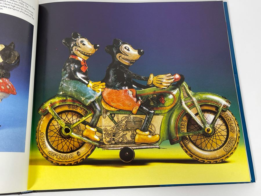 1986 Hardcover Book Walt Disney’s Mickey Mouse Memorabilia [Photo 11]