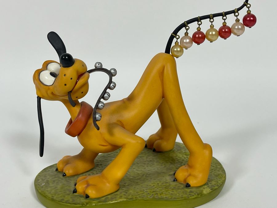 1996 Classics Walt Disney Collection Pluto’s Christmas Tree Pluto Helps Decorate Figurine [Photo 3]