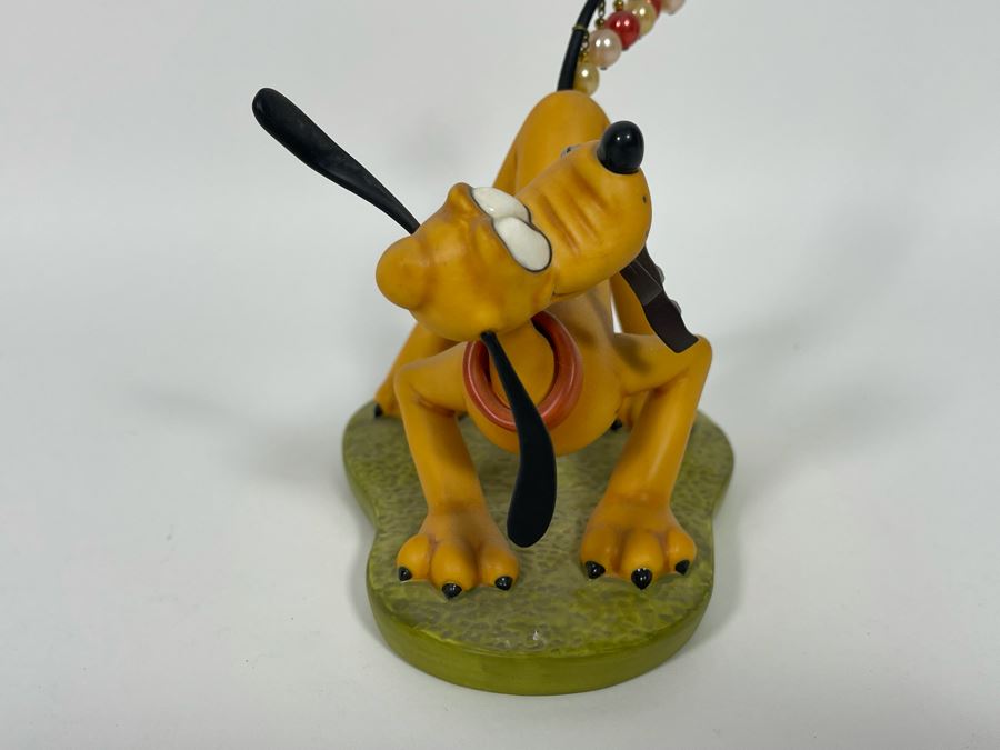 1996 Classics Walt Disney Collection Pluto’s Christmas Tree Pluto Helps Decorate Figurine [Photo 6]