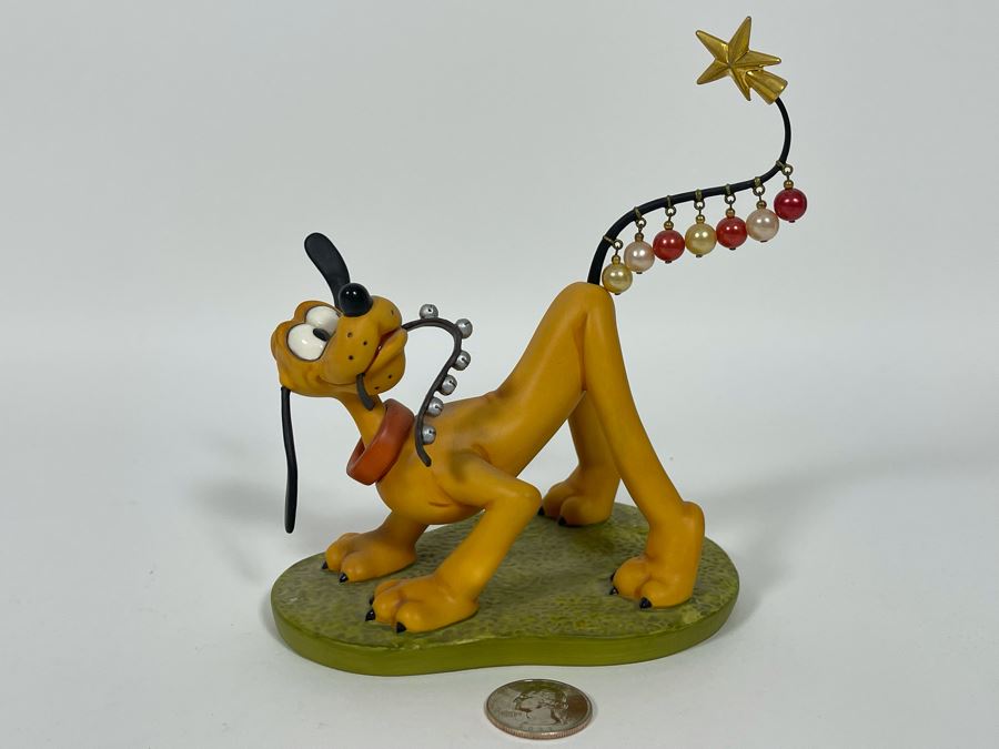 1996 Classics Walt Disney Collection Pluto’s Christmas Tree Pluto Helps Decorate Figurine [Photo 1]
