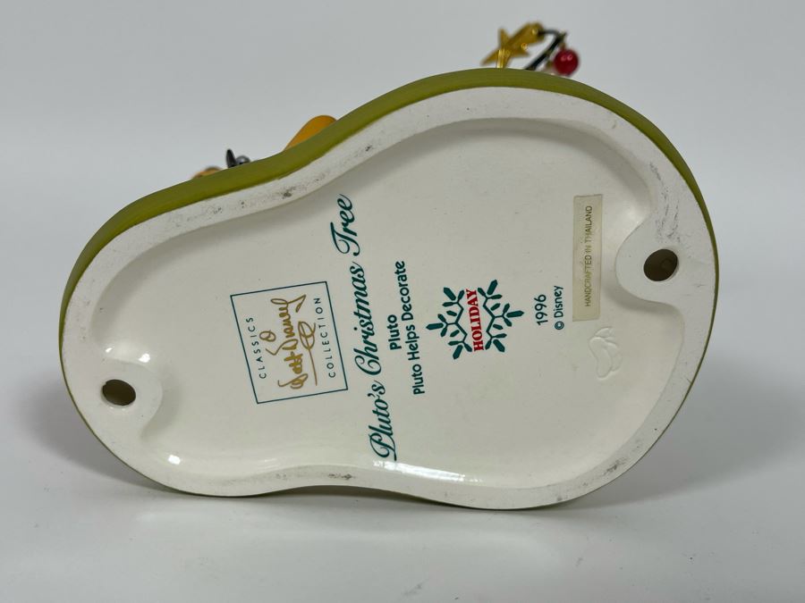1996 Classics Walt Disney Collection Pluto’s Christmas Tree Pluto Helps Decorate Figurine [Photo 7]