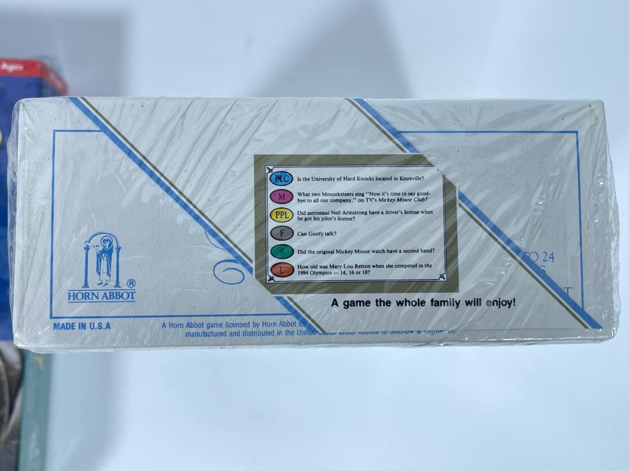 Sealed Walt Disney Family Edition Trivial Pursuit Card Set And Sealed Walt Disney PC CD-Rom [Photo 5]