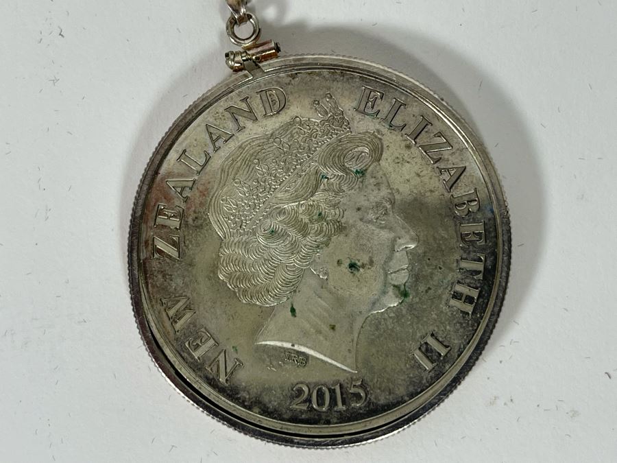 Disney Mickey Mouse 1oz .999 Fine Silver Coin With Sterling Bezel Pendant 2015 New Zealand Elizabeth II [Photo 6]